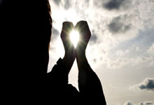 操作股票的app:手机用什么买股票-【风口研报】贵金属“完美风暴”已至  全球资本重估硬通货